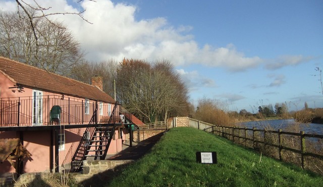 Pershbrook Cottage & Garden on the River Severn.