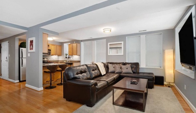 Pershing · Forest Park Condo- Gated Parking, Walk to CWE