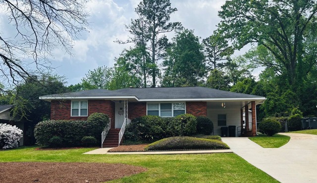 Persimmon Paradise - 0.8 miles to Masters