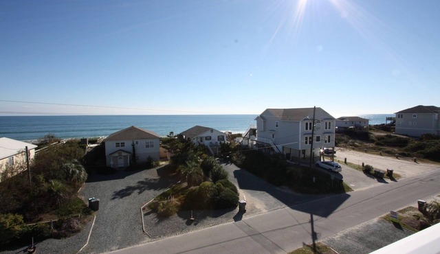 Personal Resort w/Private Pool, Hot Tub & Elevator, Walking Distance to Town