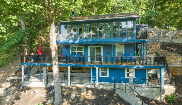 Personal Tiki Bar on the Lake! 5 mins from Bagnell Dam!