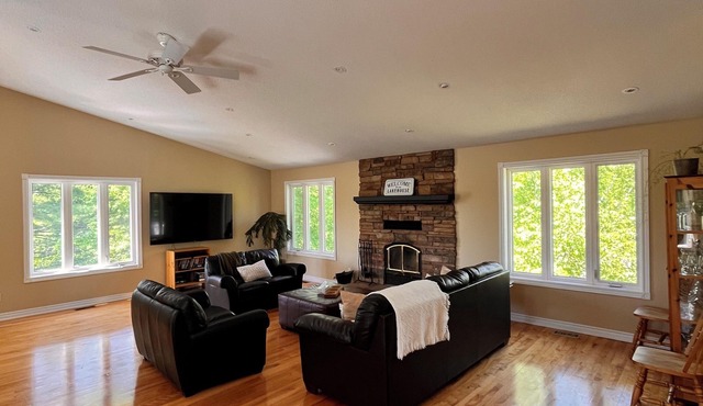 Perth 5 BR Lakehouse Retreat!