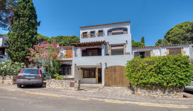PESCADORS: Recently renovated house 200 metres from Pals beach