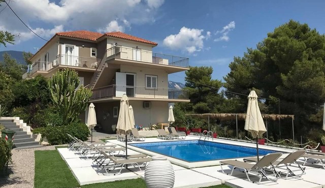 Pessada Bay Studios & Apartment's