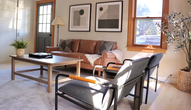 Pet and Family Friendly Cottage in a Quiet Neighborhood