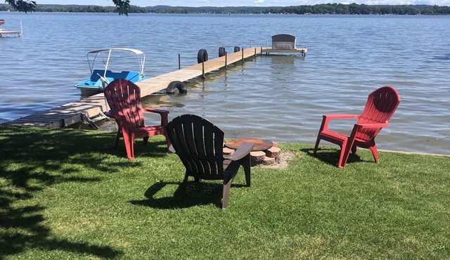 Pet And Family Friendly on Gun Lake close to state park,restaraunts and casino.
