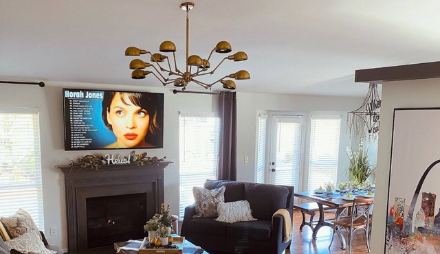 Pet and Family Friendly House - Great Location- 30 Minutes to Downtown