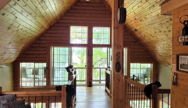 Pet and family friendly, Private lake, with private sandy beach. Five bedroom.