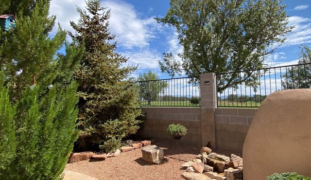 Pet Angel Inn - Pet Friendly Private Room with golf corse view in Santa Fe, NM