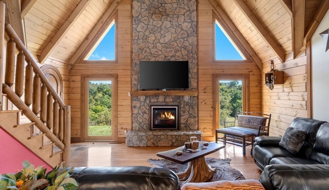 Pet + Family Friendly, 4 mins to Golf, on the Bourbon Trail, & close to the Ark!