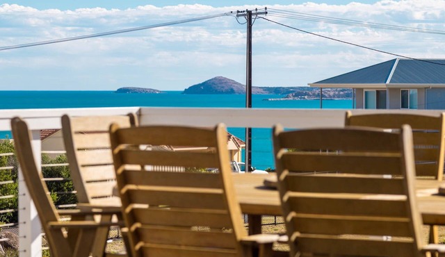 Pet & Family Friendly Beach House with Ocean View -Sounds of Thunderous Waves