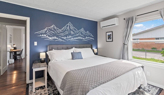 Pet & Family Friendly Downtown Montrose-20 Minutes to Black Canyon National Park
