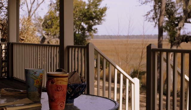 Pet-& family friendly, handi-capable marshfront cottage between HHI and Beaufort