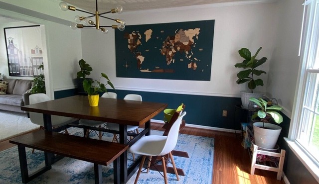 Pet & family friendly 4 bedroom home w gas fireplace