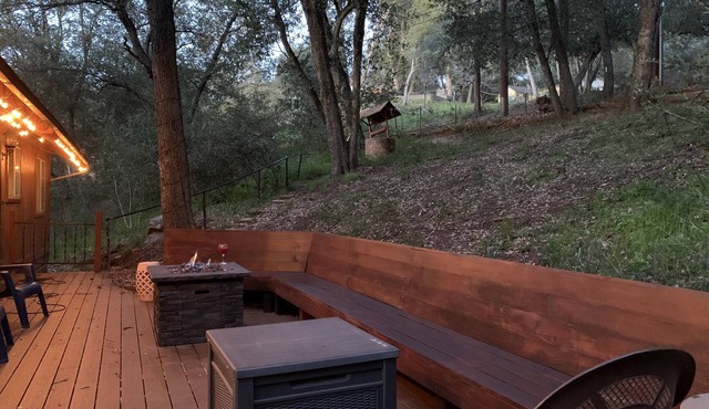 Pet/Family Treehouse style cabin in woods