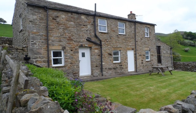 PET FREE Detached Barn Conversion With Spectacular Views Over Swaledale