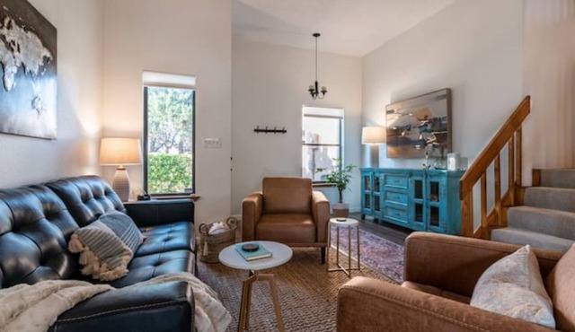 Pet-free home in safe NE heights neighborhood!