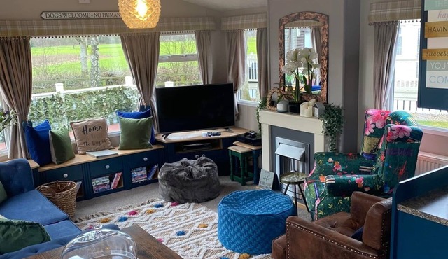 PET FRIENDLY COSY ACCOMMODATION WITH PRIVATE HOT TUB 9 MILES FROM YORK CENTRE