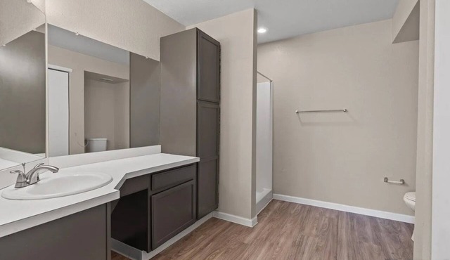 Pet Friend 3bd/Full2 Bath Condo :To Be Fully Furnished: With Security System
