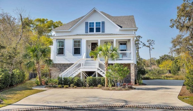 Pet Friendly home with private Pool!