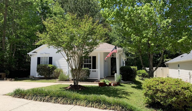 Pet friendly 1,150 sqft one story, 3 bedrooms, 2 full bath home