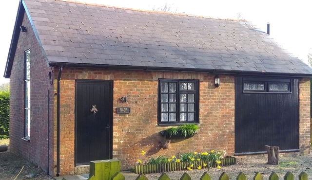 Pet friendly 1 bed cottage in Sellindge, Kent