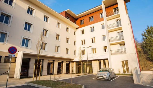 Pet-Friendly 1-Bedroom in Scenic Dardilly