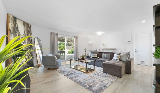 Pet Friendly, 1 car garage, Walk to Old Town Shops