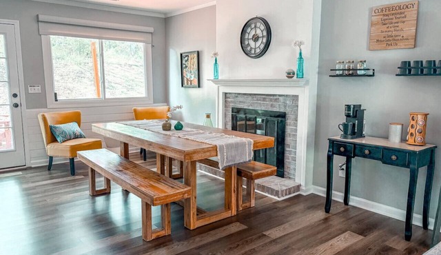 Pet-Friendly 1-Level Retreat: 40% Off Monthly Stays!