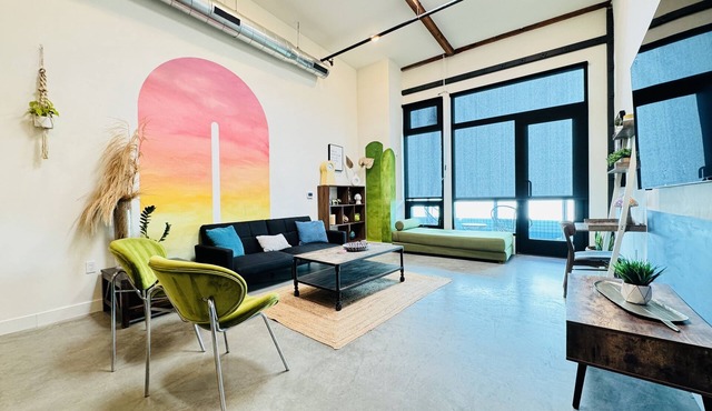 ⁂Pet Friendly⁂10min-Airport⁂AC⁂Gym⁂2Bed