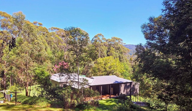 Pet-Friendly 150-Acre Bush Retreat 3BR Home Nature Trails & Privacy