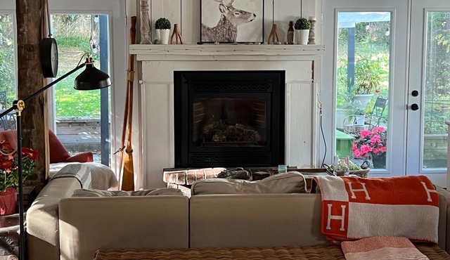 Pet friendly, 1830 Victorian Home in quaint village, close to Lake Ontario.