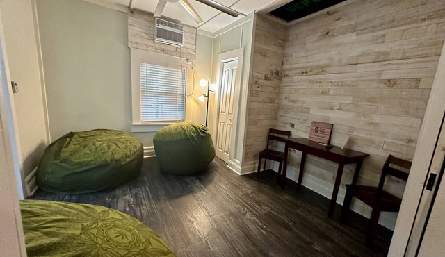 Pet friendly 1bd/1b unit with full kitchen