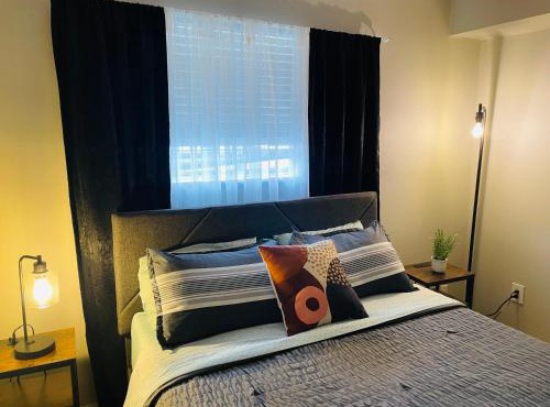 Pet-Friendly 1BR Condo Free Parking, Discount!