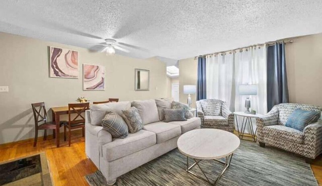 ​Pet-Friendly 1BR Condo with pool in Midtown Tulsa