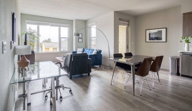 Pet-Friendly 1BR in Oakland w/ Rooftop