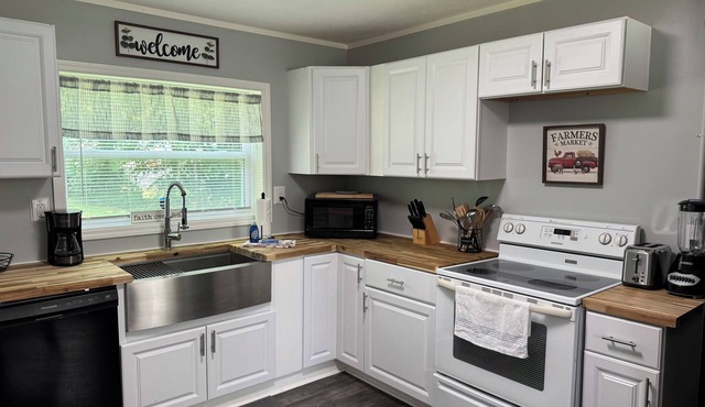 Pet-Friendly 1BR Near UT Medical & Downtown Quiet Stay with Parking