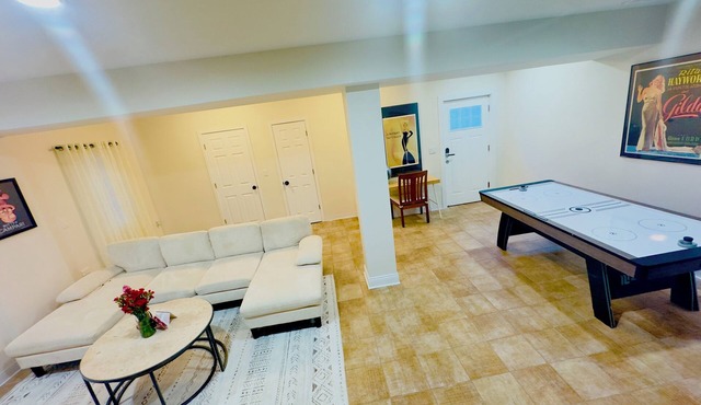 Pet-Friendly 1BR Oasis Near Chicago Downtown