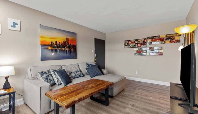Pet-Friendly 1BR · Tower Grove · Free Parking + Laundry