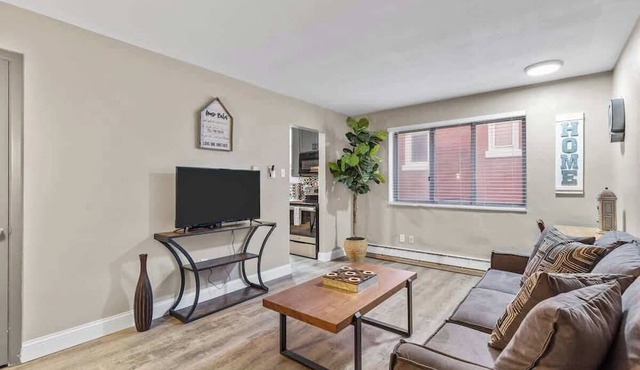 Pet-Friendly 1BR · Tower Grove · 3 mi SSM SLU · Free Parking