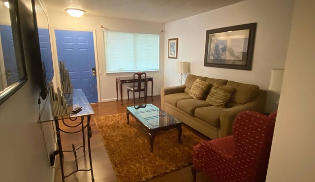 Pet Friendly 1st Fl Apartment w/Fenced Backyard