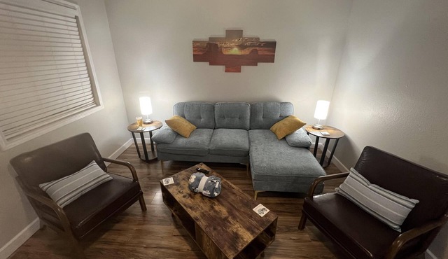 Pet Friendly! 1st Floor! Walking Distance to Shopping & Dining