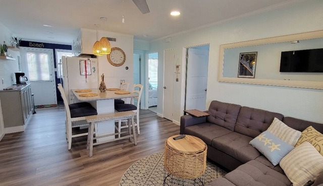 Pet Friendly 2 bed 1 bath condo n4 night Minimum in-season June-Sept