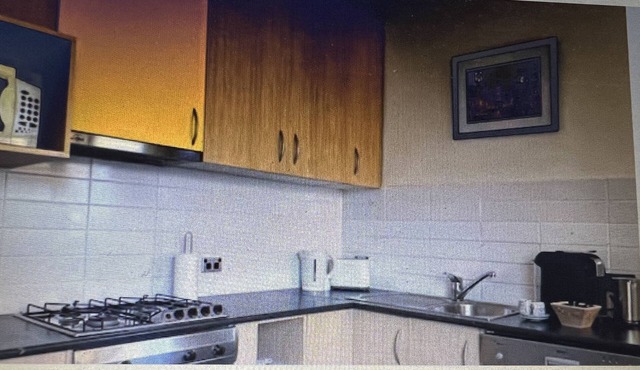 🐶 PET FRIENDLY : 2 Bedroom Ground level. Private. Trams .Park. Netflix.Pet ok