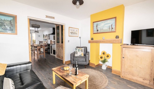 Pet friendly 2 Bed House Titchfield Village Centre