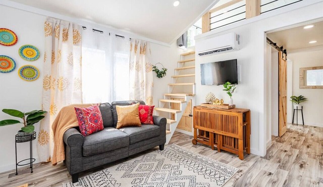 PET FRIENDLY 2 Bedroom Tiny House Firepit Minutes to Guntersville