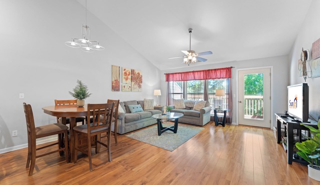 Pet Friendly 2 Bedroom, 2.5 Bath condo near SDC in Stonebridge Resort!