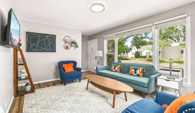 Pet-Friendly 2 Bedroom Urban Oasis Garage W/D Central Fenced Yard