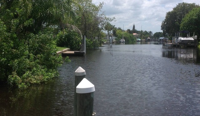 Pet Friendly 2 Bedroom waterway home by Peace River with WiFi, AC in Punta Gorda