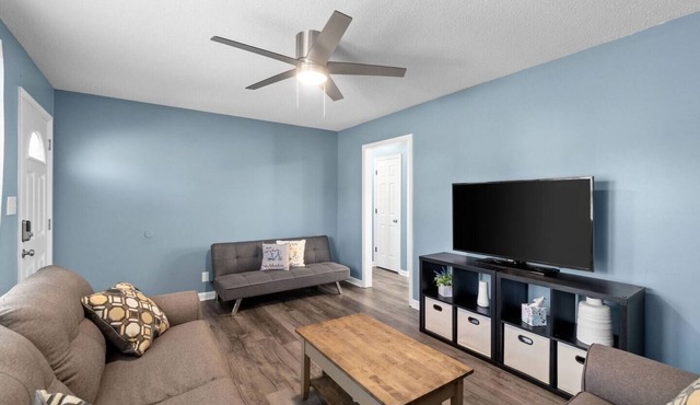 Pet Friendly 2 bedroom close to Ft. Campbell